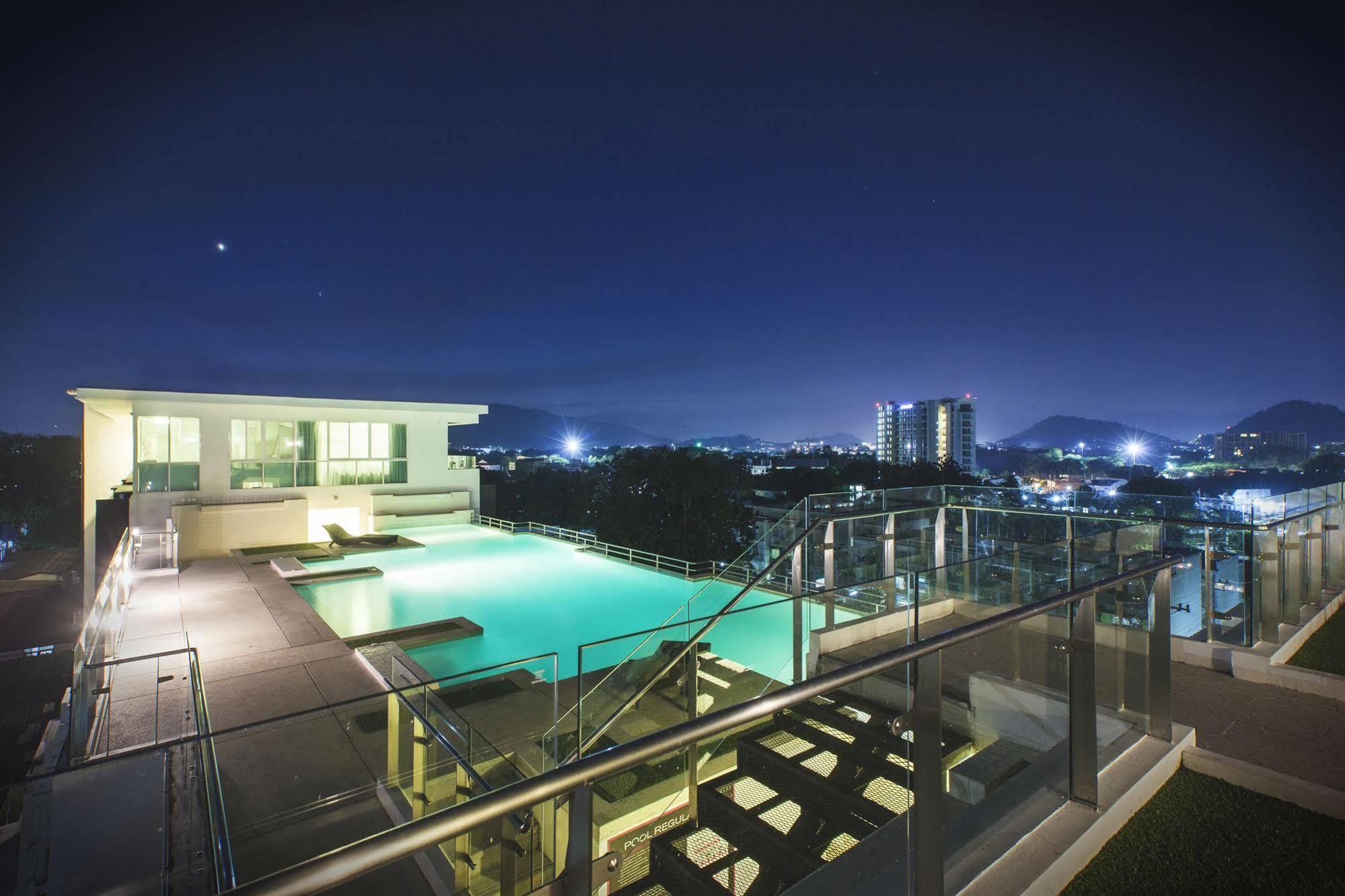 The Wide Condotel - Phuket Exteriör bild