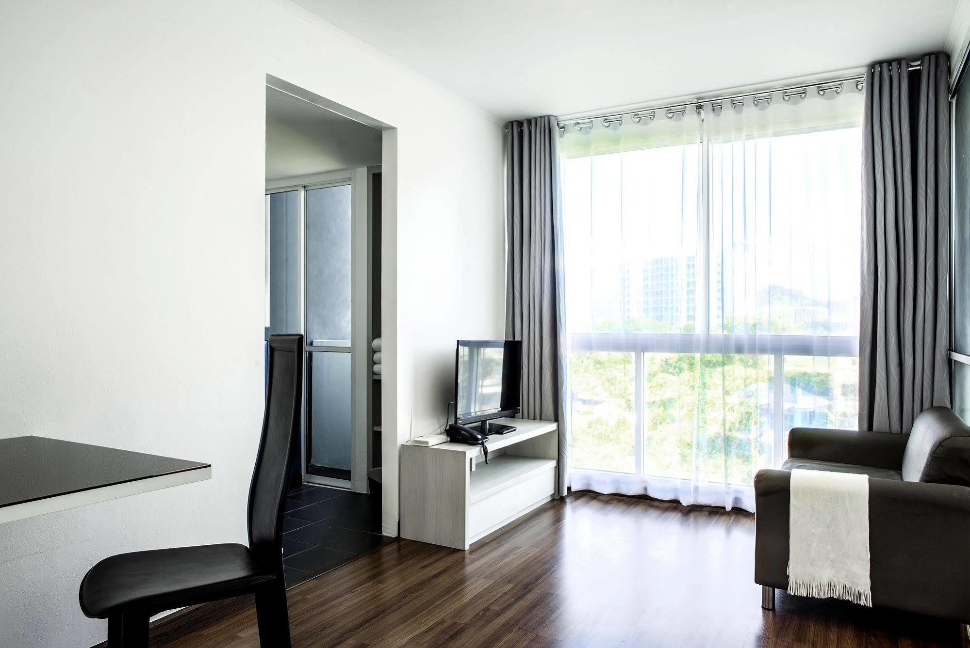 The Wide Condotel - Phuket Exteriör bild